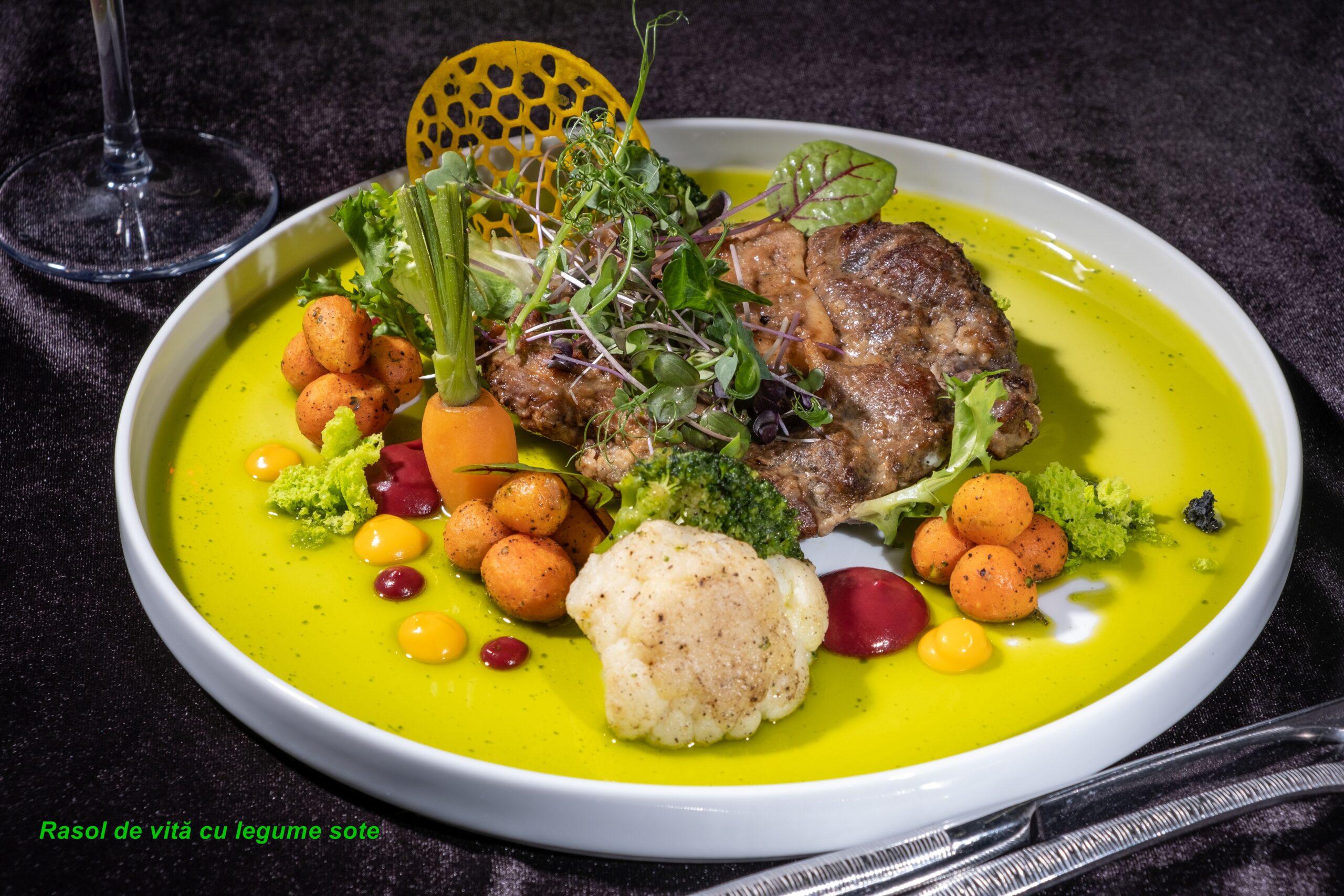 Rasol de vită cu legume sote 380g