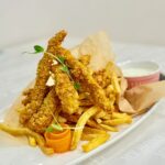 Crispy strips & cartofi prajiti si sos alb