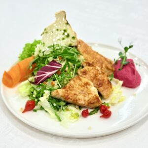 Curcan la grill pe pat de bulgur și humus de sfeclă, 300 gr.